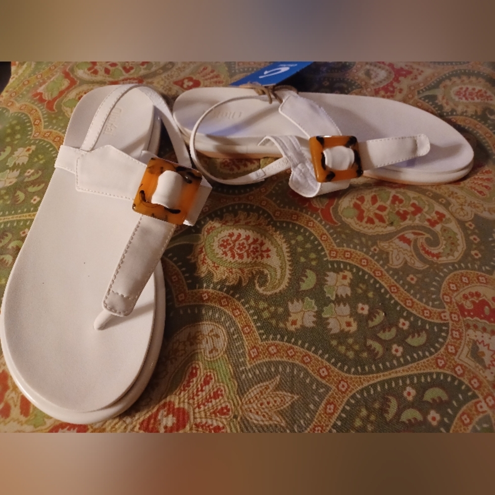 Olukai 9 W wide white sandals flats slingbacks shoes nwt new